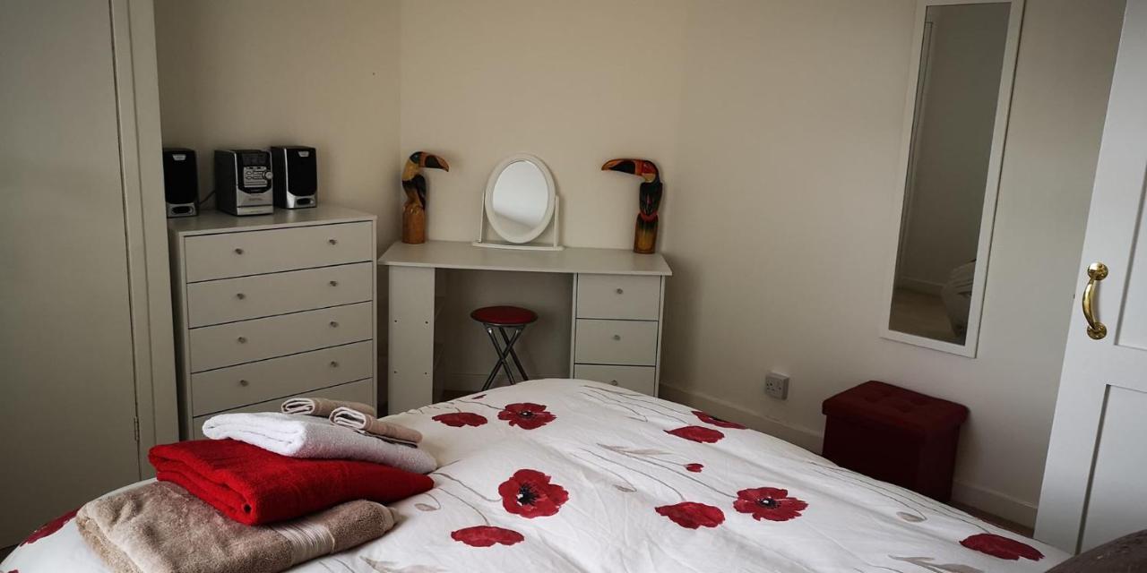 Ginger'S Apartment Stirling Bagian luar foto